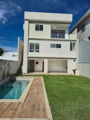 Casa dúplex 04 quartos sendo uma suíte com closet, vale dos cristais Macaé RJ!