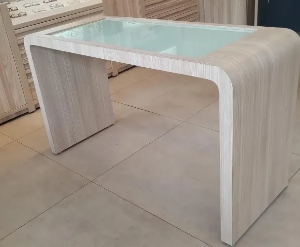 Mesa de Vidro com Design Moderno - Perfeita para Ótica