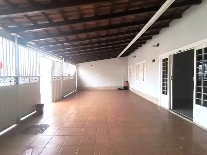 Casa 6 quartos 4 garagens, lote vasado podendo ser 2 moradas QNL 12 Conjunto E Taguatinga