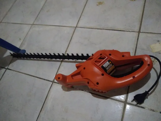 Aparador de Cerca Viva Elétrico Black & Decker 110wats