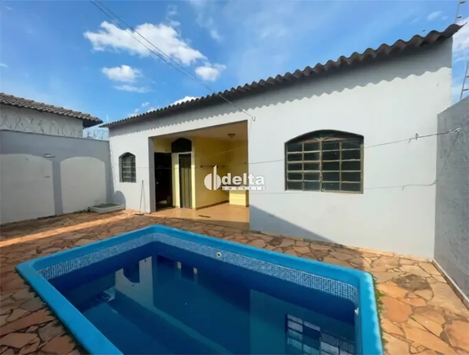 Casa residencial com 3 quartos sendo 1 suíte disponível para locação no bairro Cidade Jard