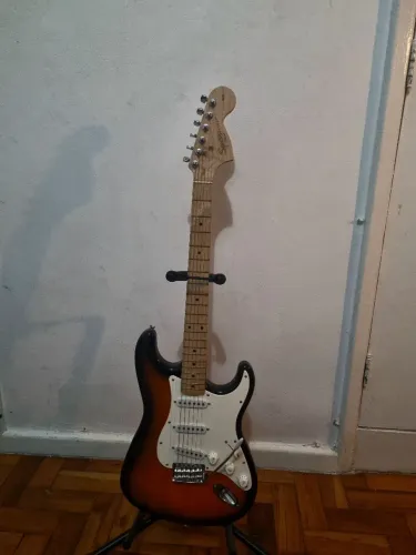 KIT Guitarra Elétrica Fender + Amplificador + Case + Suporte + Palhetas + Alavanca