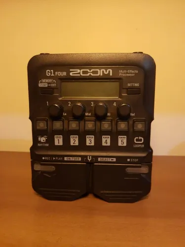 Pedaleira de guitarra zoom G1 four 