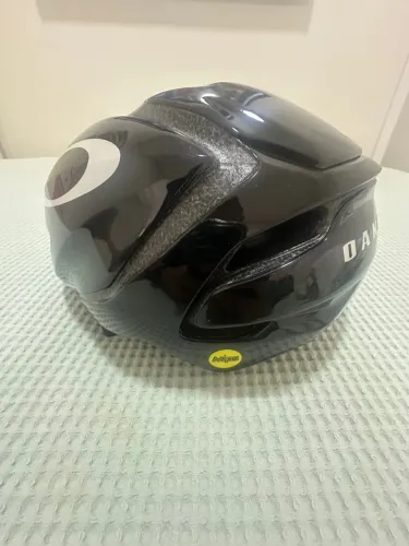 Capacete de Ciclismo Oakley ARO5 MIPS
