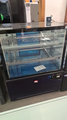Ac vitrine Refrigerada Venâncio vidro duplo aquecido 1mt