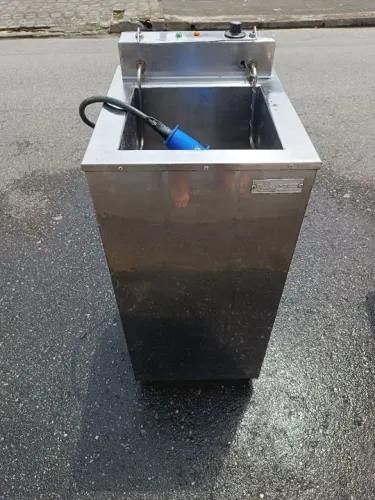 Vendo fritadeira elétrica industrial de 20 litros