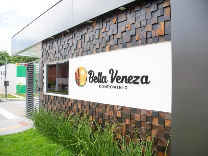 Vende-se 01 casa de 2/4 no Condomínio Bella Veneza em Cuiabá MT 