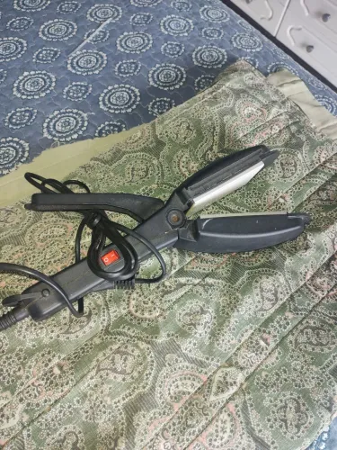 Aparelho de Chapinha, bom para embelezar os cabelos da marca Britânia funcionando