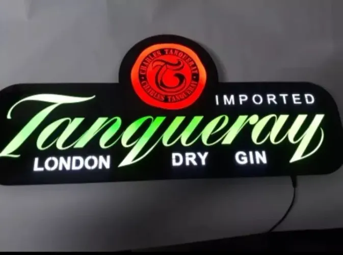 Luminoso letreiro bar adega tanqueray London Dry gin