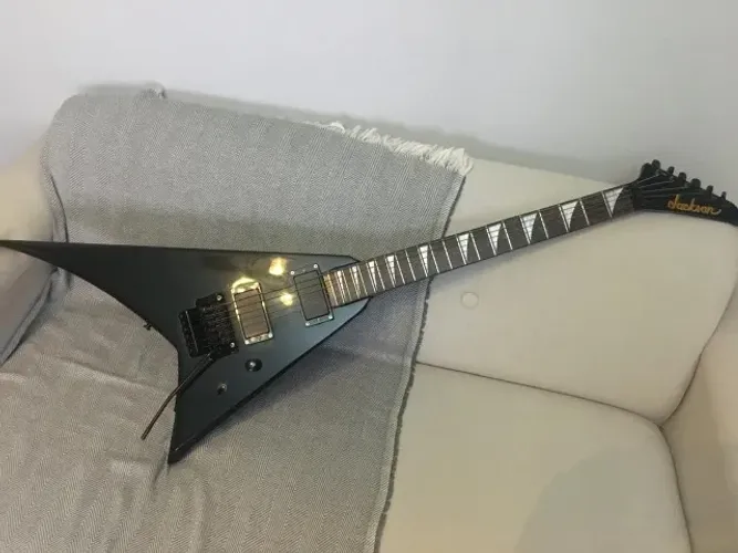 Guitarra Jackson Flying V