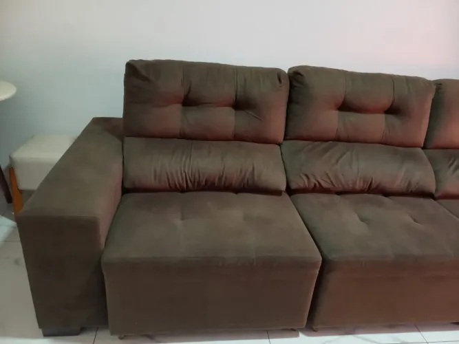 Sofá de 3 metros e mesa de inox