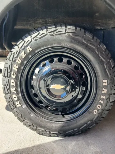 Vendo rodas aro 14 gm original montana 2006, com pneus 175/80 R14, marca roadcruza Ra 1100