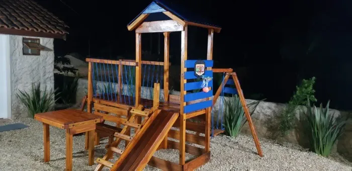 Playground infantil de madeira