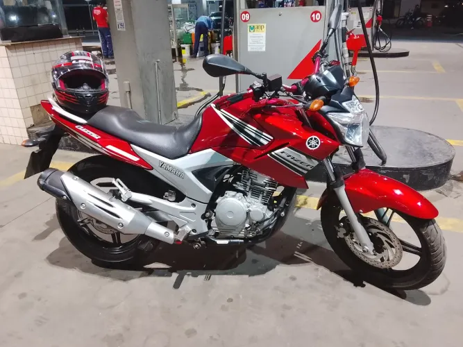 Fazer 250 2012 vermelha (impecável)