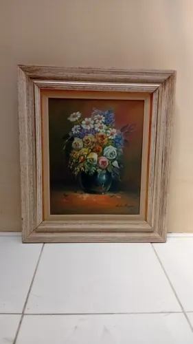 Quadro para parede jarro com rosas. R$400,00. ANTIQUÁRIO. wtzp *.