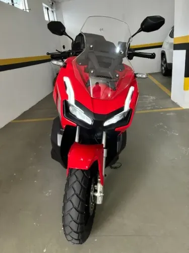 HONDA ADV 150 vermelha 2023 único dono com 2.400 km somente