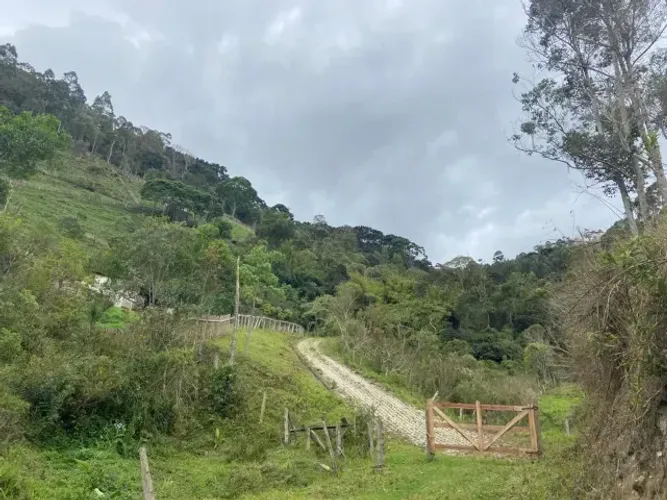 Lindo Sítio de 9,6ha rico em agua e vista Maravilhosa! Delfim Moreira -MG