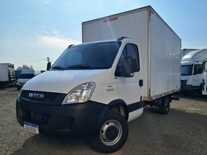 Iveco Daily 35S14 Baú Carga Seca - (2018)