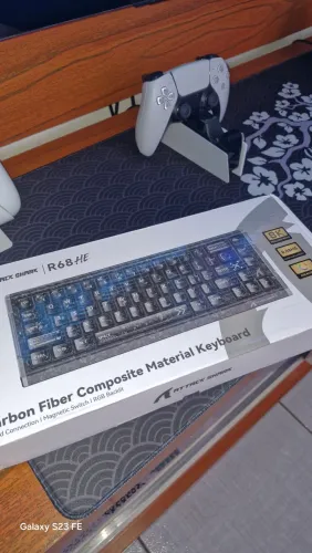 Teclado Gamer ATTACK SHARK R68 HE 8000Hz em Fibra de Carbono com Gatilho Rápido