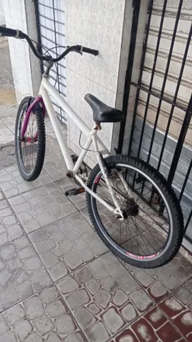 Bicicleta aro 24 em boa condição interesse vem