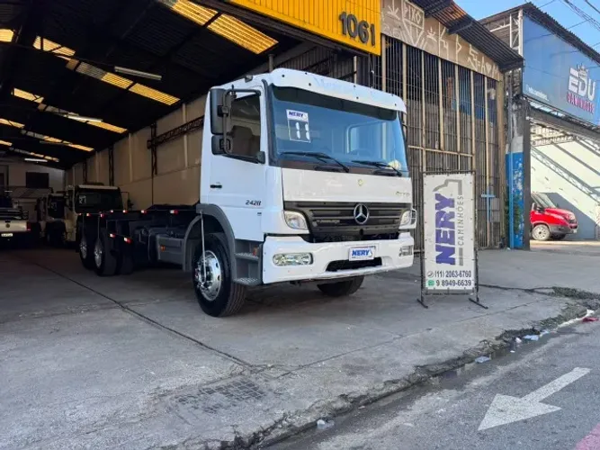 M.BENZ ATEGO 2428 6X2 ANO 2011 ROLL ON ROLL OFF UNICO DONO