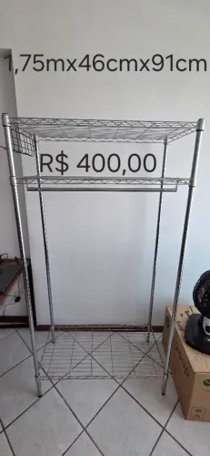 Arara de roupa em aço