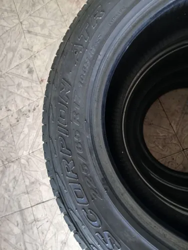 Vende-se esse 4 pneu semi novo