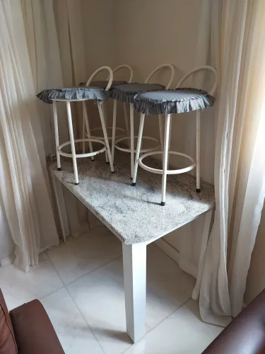 Mesa de cozinha e 4 cadeiras