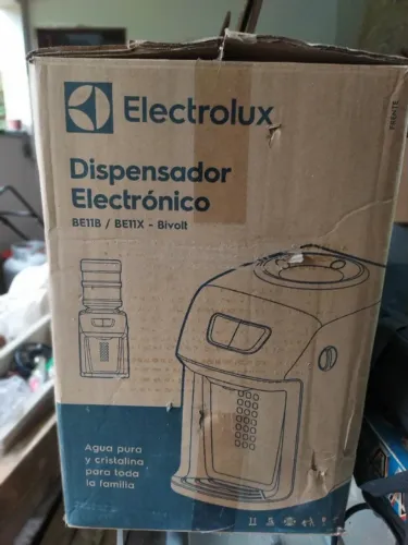 Bebedouro Electrolux de garrafão 1 mês de uso, na caixa