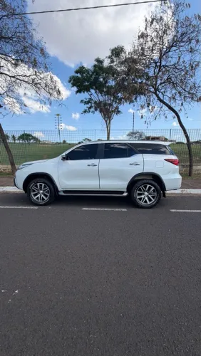 Toyota Hilux SW4 SRX 4X4 2.8 TDI 16V Dies. Aut. 2017