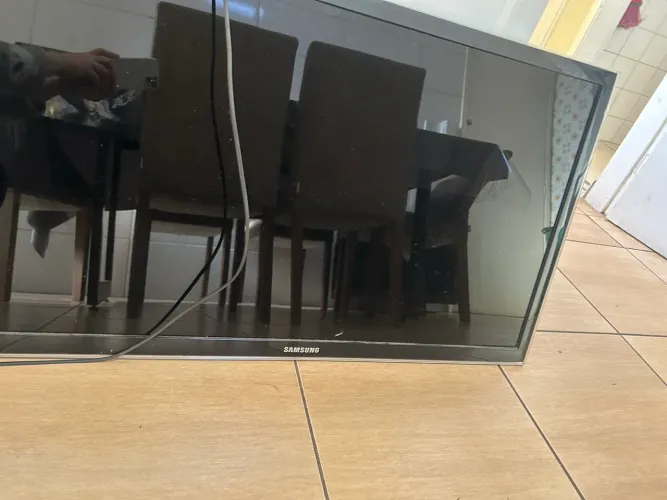 Tv para retirada de peças ou mandar arrumar