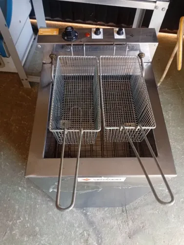 Fritadeira elétrica água e óleo 23 litros - marca Venâncio - toda no INOX