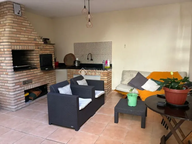 LINDO SOBRADO TOTALMENTE REFORMADO - CONFORTO, SOFISTICAÇÃO E ÁREA GOURMET!