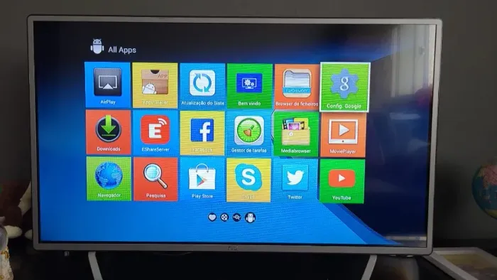 Vendo Smart TV JVC LT-32N750, com defeito