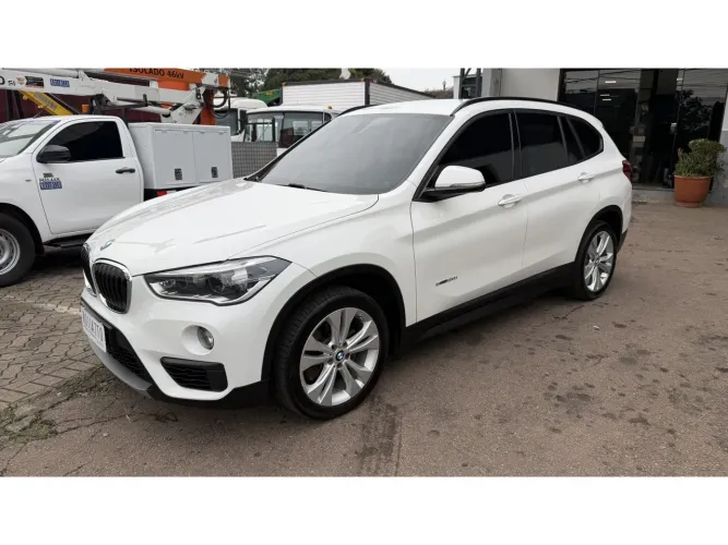 BMW X1 Sdrive 20I X-line 2.0 TB Active Flex 2018