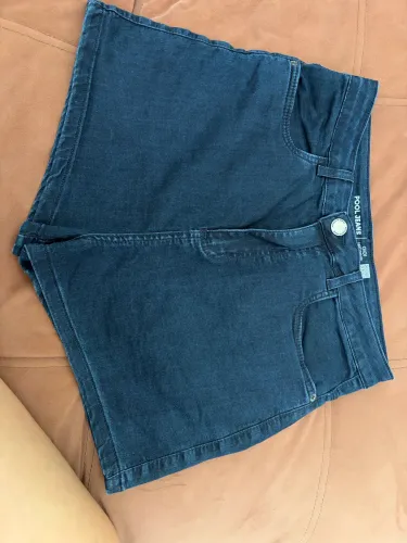 Short jeans escuro