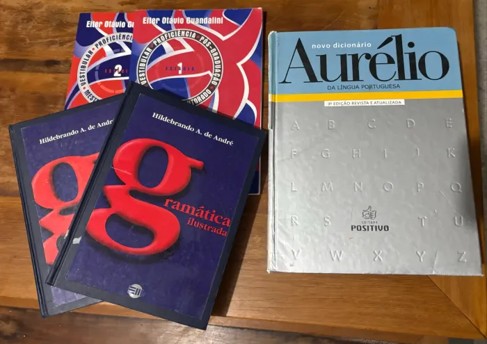 Kit com 5 livros - Gramática e dicionário