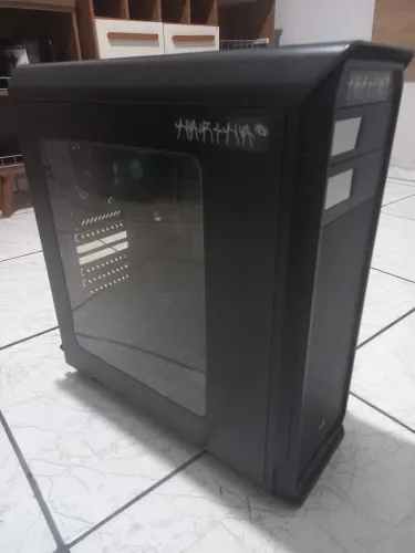 Gabinete com fonte e processador intel core i5
