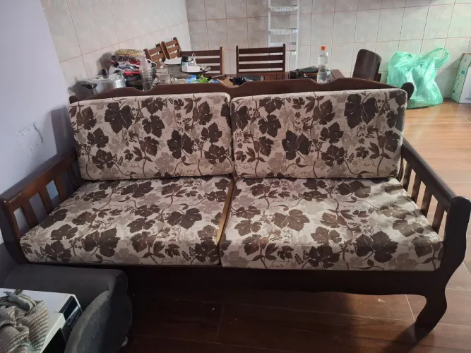 Conjunto sofá madeira