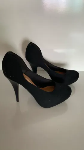 Lindas Sandálias nunca usadas.