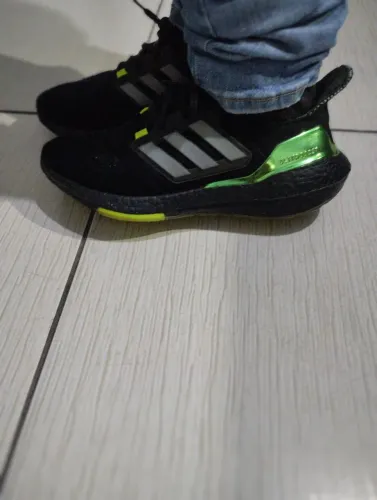 Tênis Nike ultraboost 22 preto com verde metálico n.40