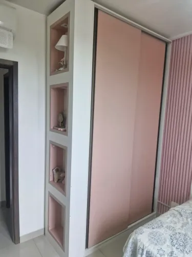 Guarda-Roupa Infantil Moderno c/ Iluminação Lateral - Fino Acabamento (Ótimo Estado)