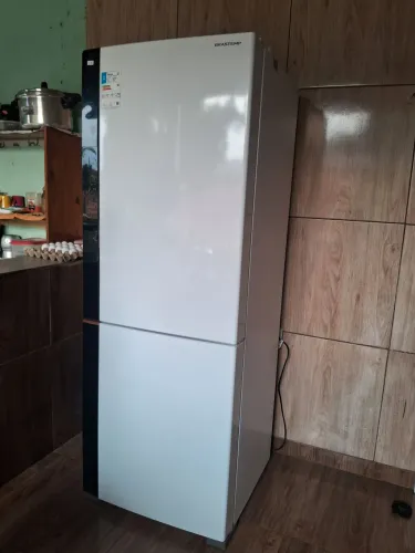 Vende-se essa geladeira Brastemp nova com nota fiscal, 1 mês de uso no valor de 2.500