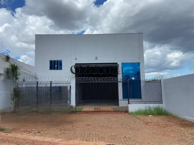 Galpão para venda e locação no Jardim Shangri-la A 780m², 3 banheiros Londrina