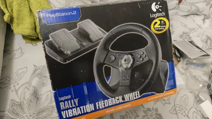 Volante ps2 Logitech driving force na caixa