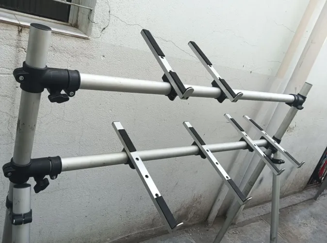 MESA PARA TECLADO OU DJ Rack tubular DJ de alumínio 