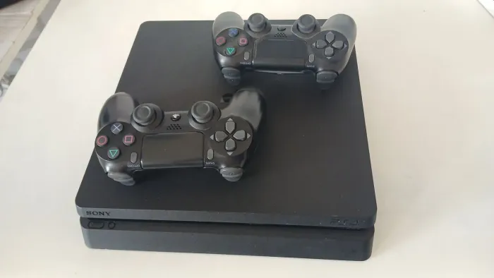 Vendo PS4 SLIM 1tb 20 Jogos