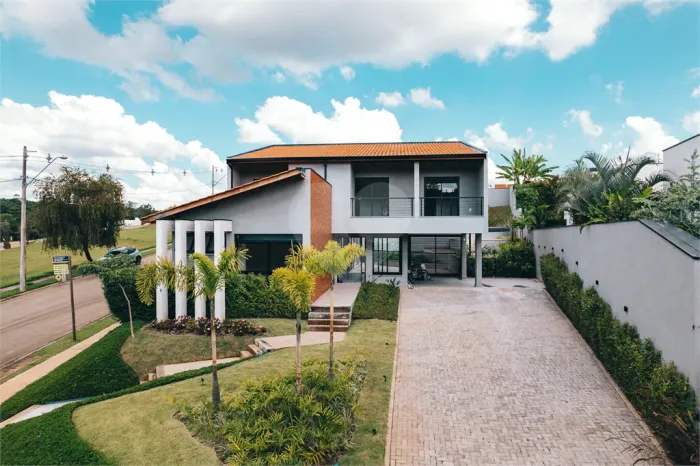 Casa de Luxo em condomínio