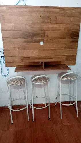 Painel e banquetas