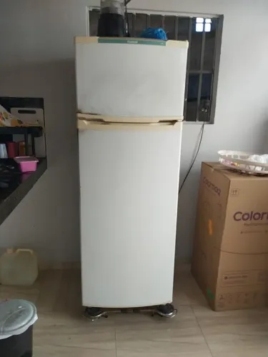 Geladeira à venda! Pra sair rápido!!